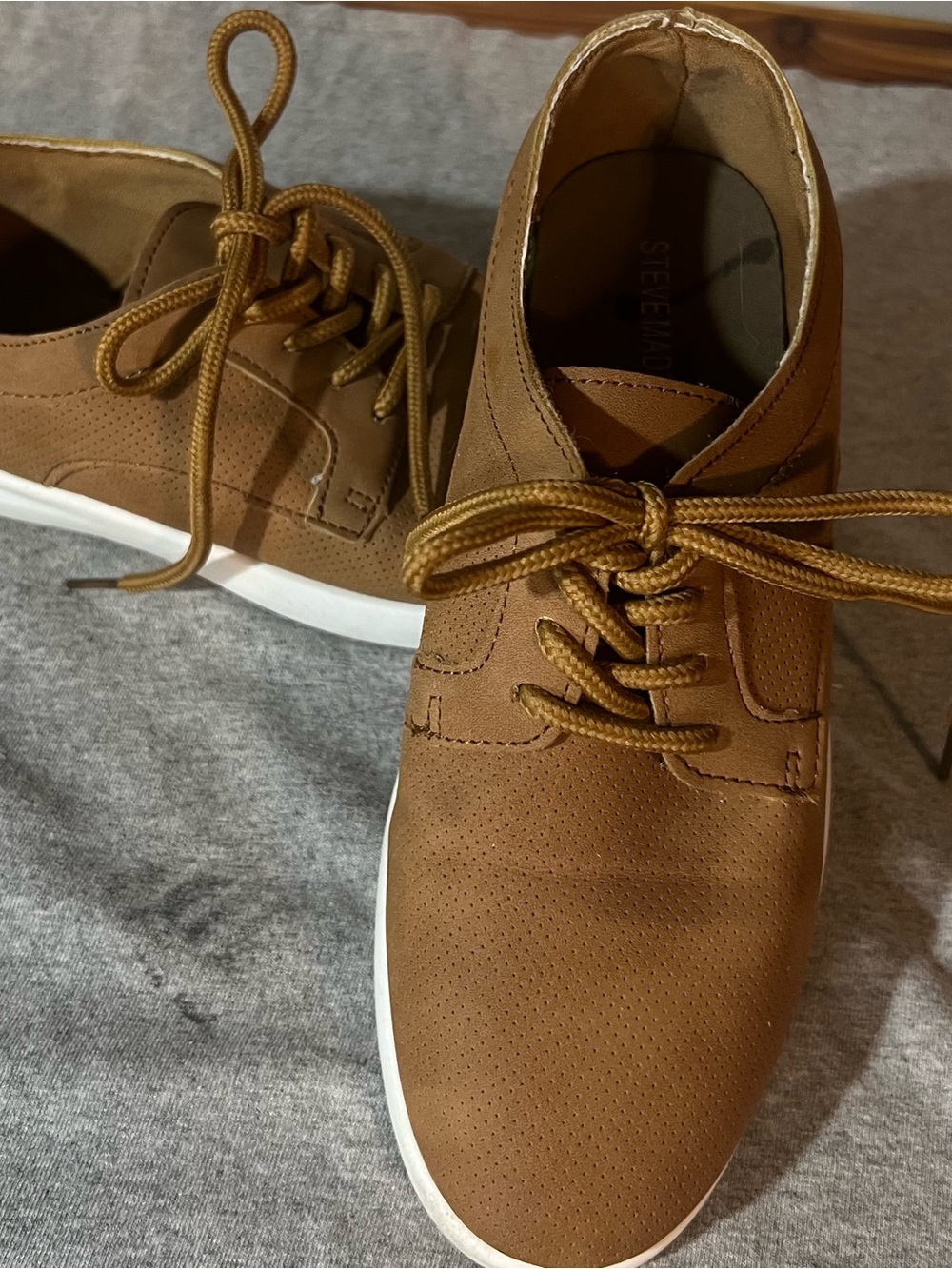 Steve Madden BBEN Cognac Lace-Up Shoes – Size 5 (kids)